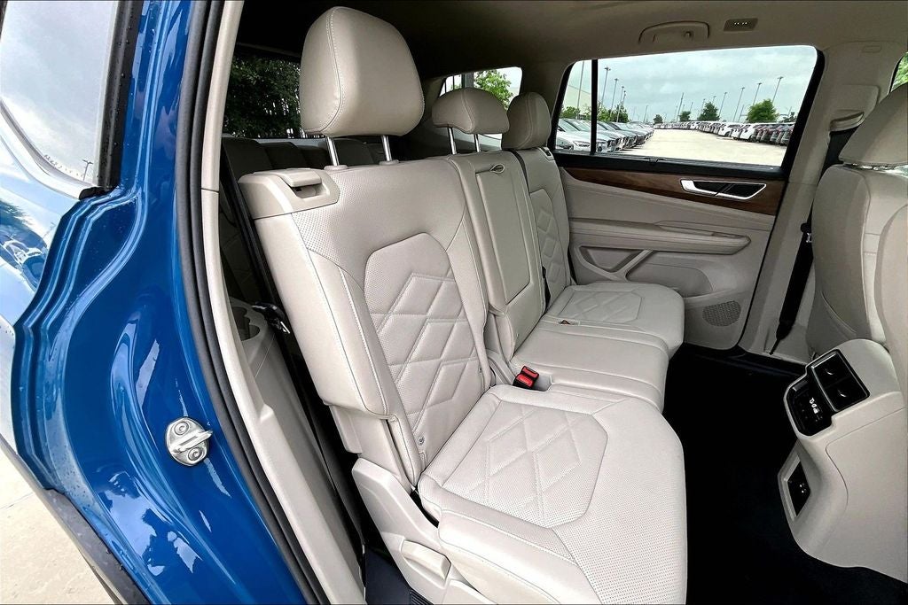 2025 Volkswagen Atlas 2.0T SE w/Technology