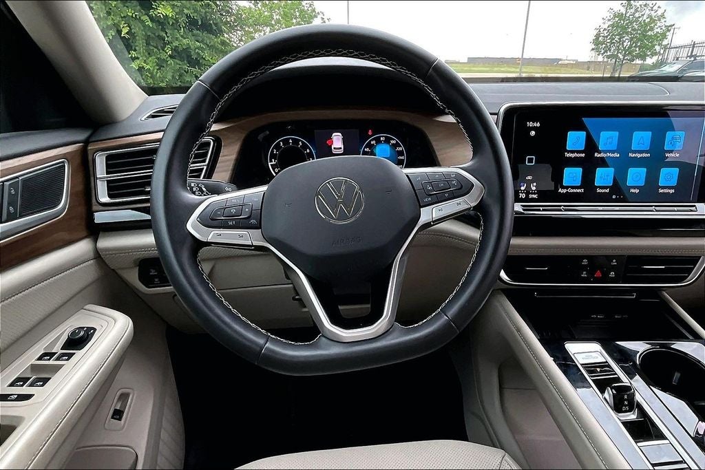 2025 Volkswagen Atlas 2.0T SE w/Technology