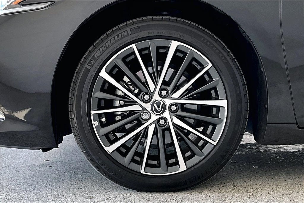 2025 Lexus ES 300h