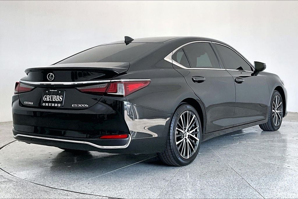 2025 Lexus ES 300h