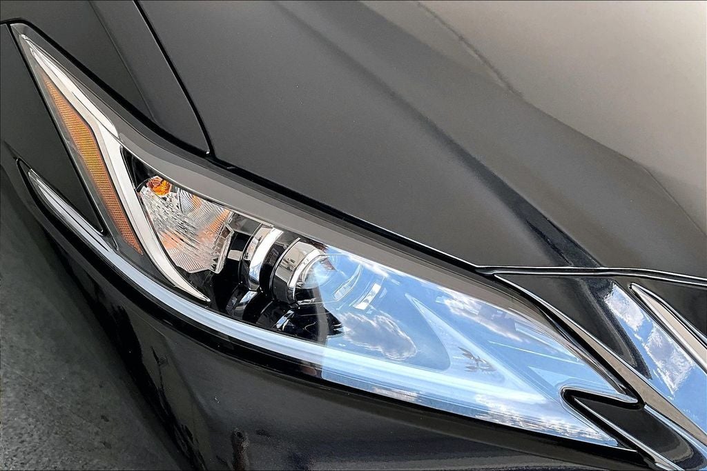 2025 Lexus ES 300h
