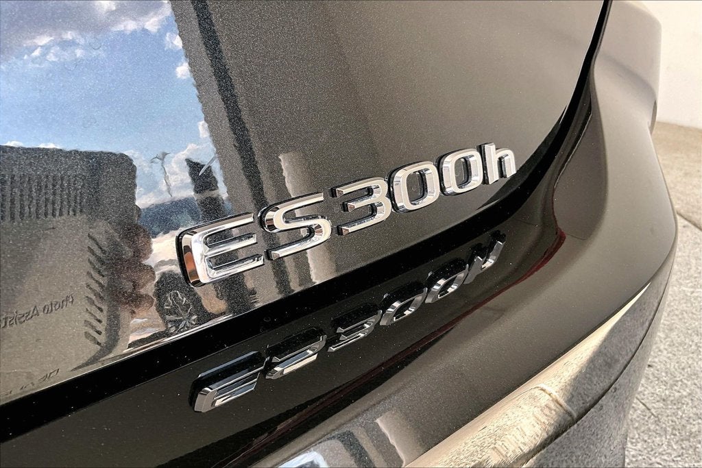 2025 Lexus ES 300h