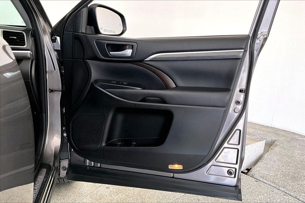 2018 Toyota Highlander Limited Platinum