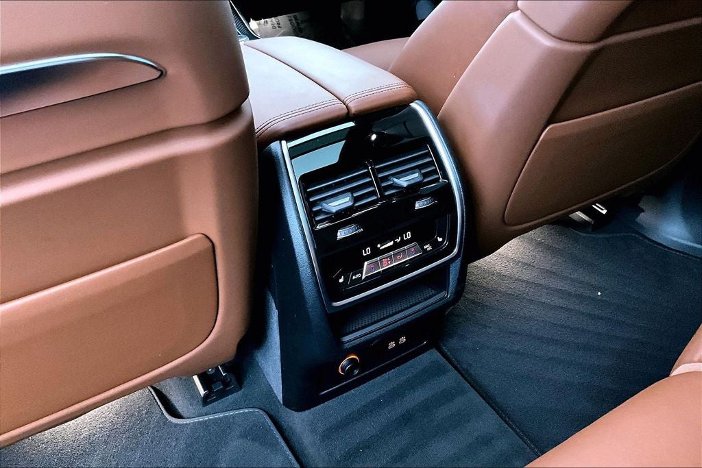 2024 BMW X7 M60i
