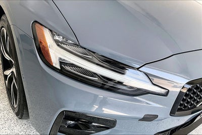 2024 Volvo S60 B5 Plus Dark Theme
