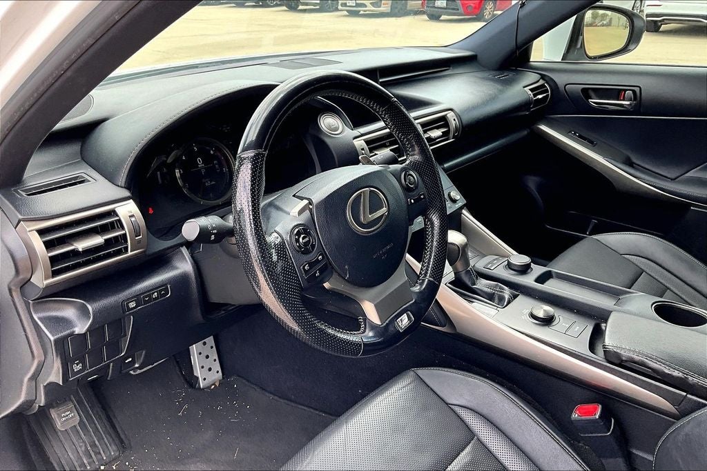 2016 Lexus IS 200t F-Sport