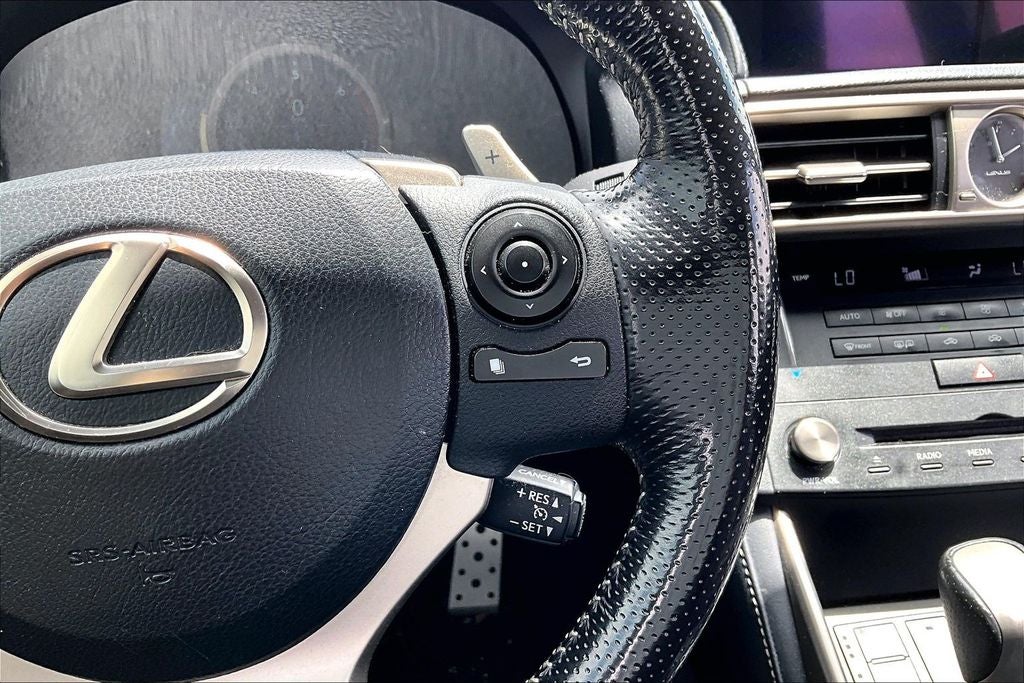 2016 Lexus IS 200t F-Sport