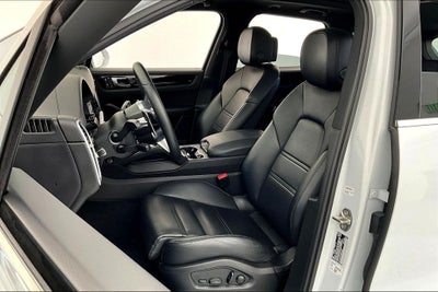 2023 Porsche Cayenne Base