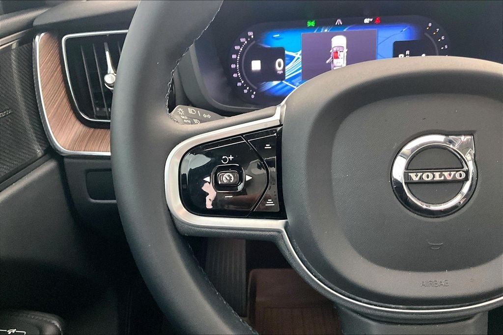 2023 Volvo XC60 B5 Plus Bright Theme