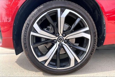 2024 Volvo XC60 B5 Ultimate Dark Theme