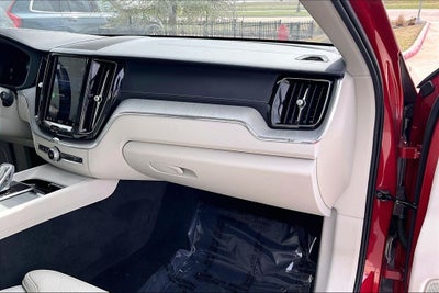 2024 Volvo XC60 B5 Ultimate Dark Theme