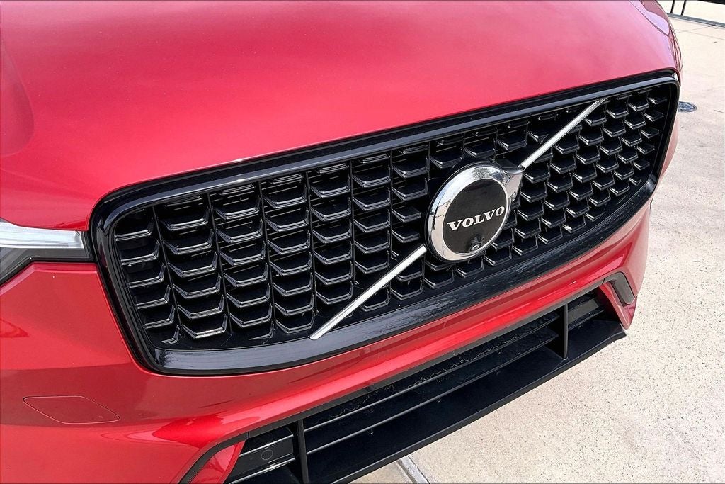 2024 Volvo XC60 B5 Ultimate Dark Theme