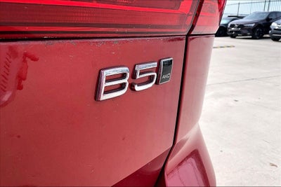 2024 Volvo XC60 B5 Ultimate Dark Theme