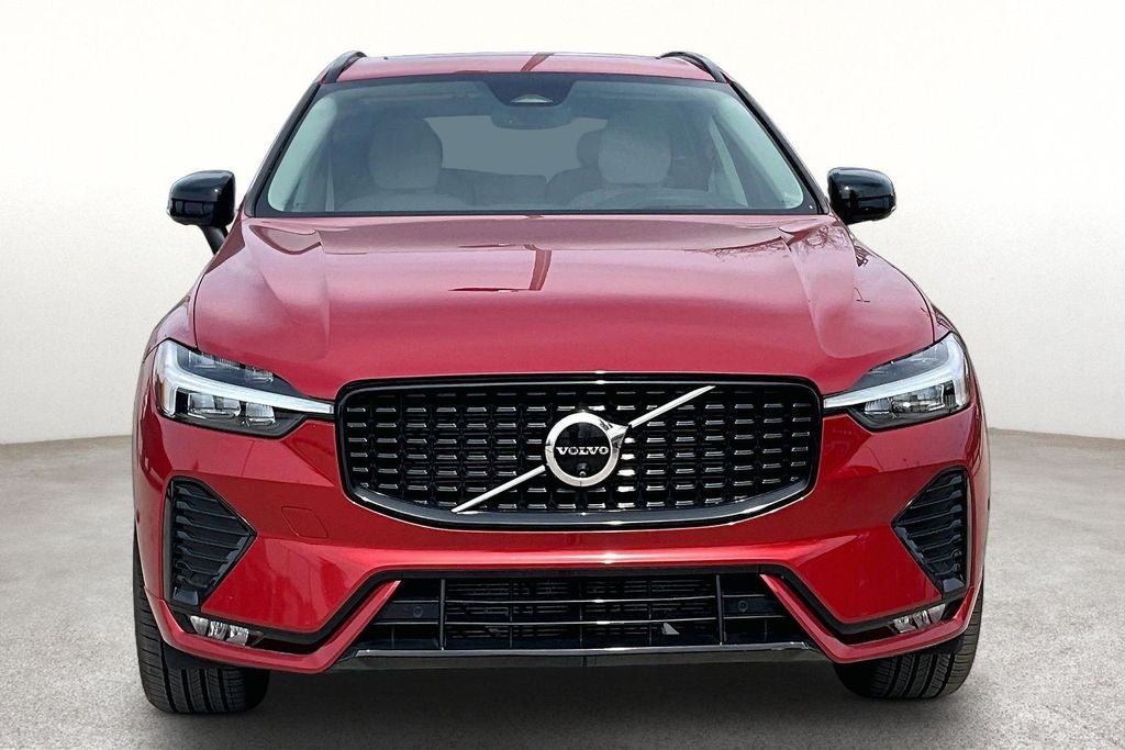 2024 Volvo XC60 B5 Ultimate Dark Theme