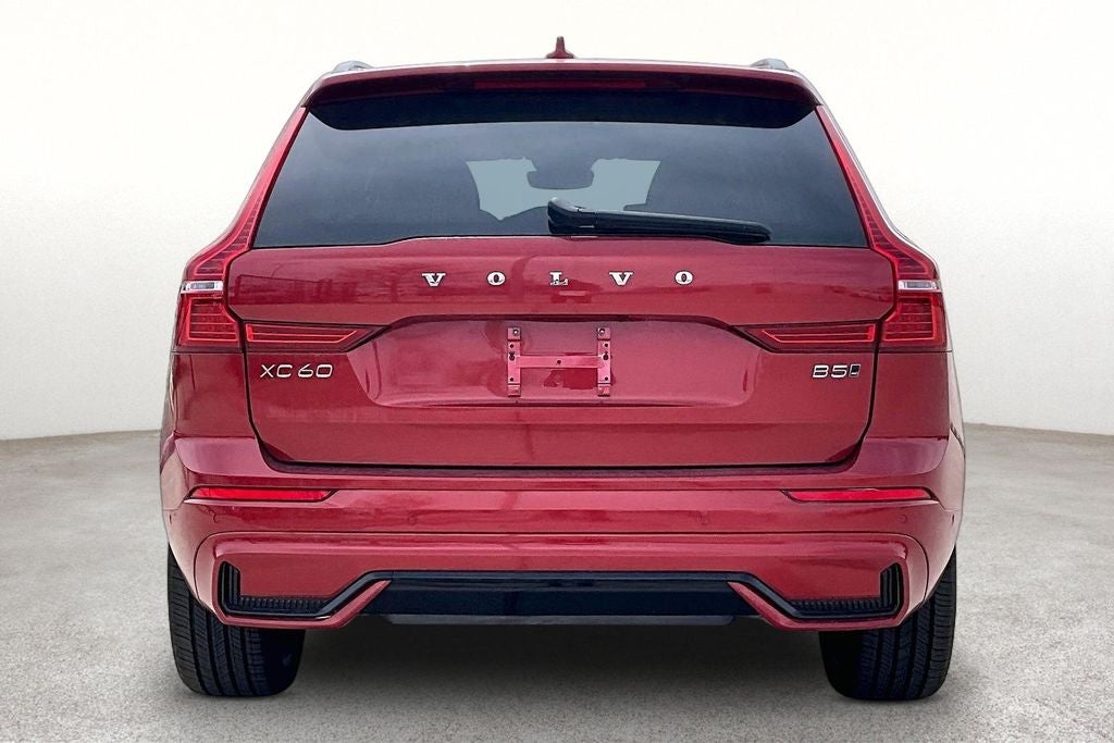 2024 Volvo XC60 B5 Ultimate Dark Theme