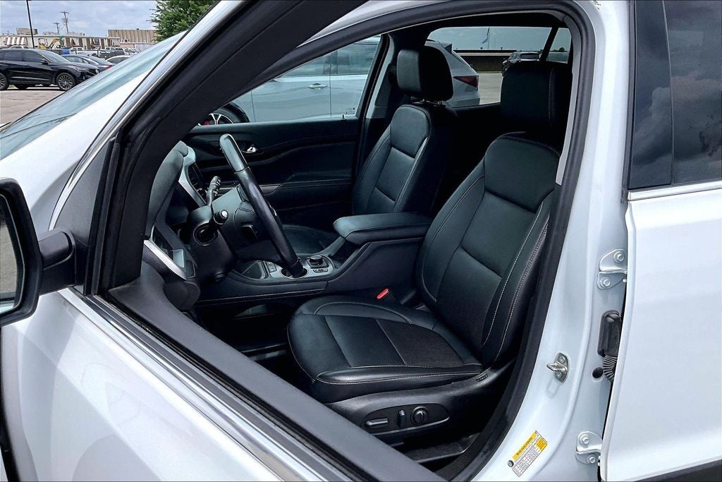 2022 GMC Acadia SLT