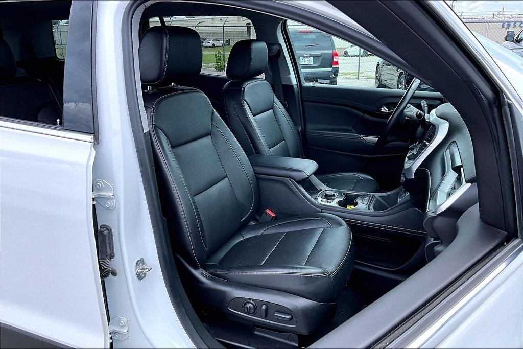 2022 GMC Acadia SLT