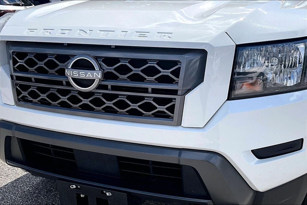 2024 Nissan Frontier SV