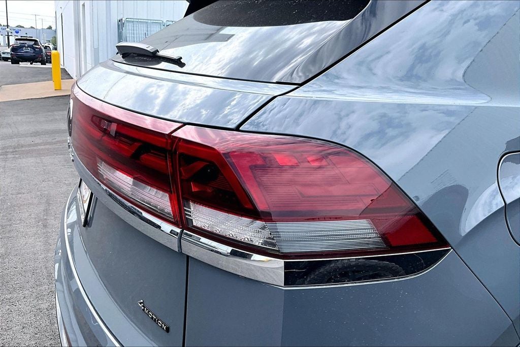 2024 Volkswagen Atlas Cross Sport 2.0T SEL R-Line