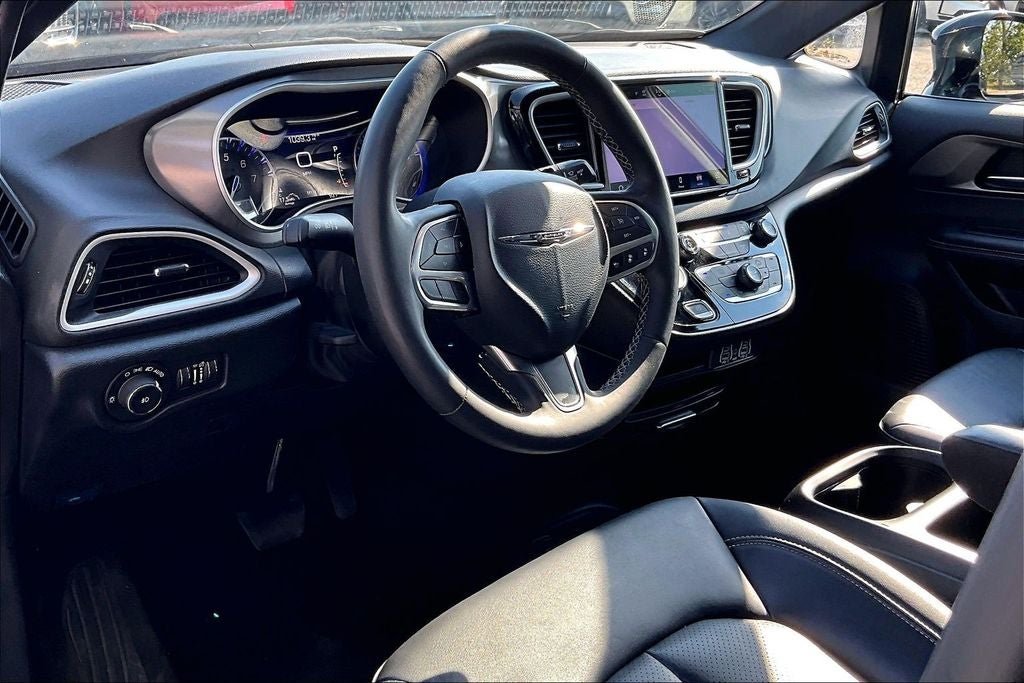2025 Chrysler Pacifica Select