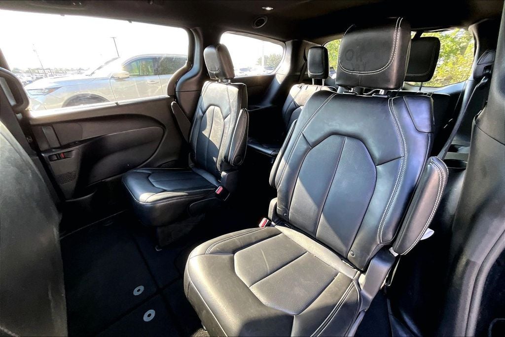 2025 Chrysler Pacifica Select