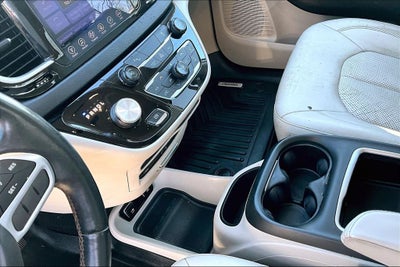 2017 Chrysler Pacifica Touring L Plus