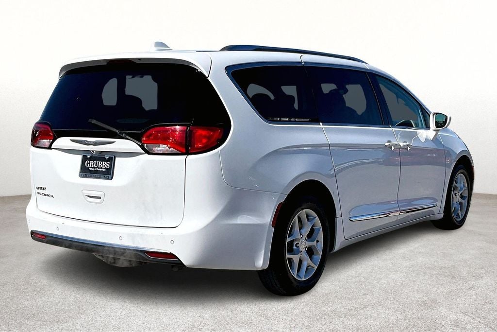 2017 Chrysler Pacifica Touring L Plus