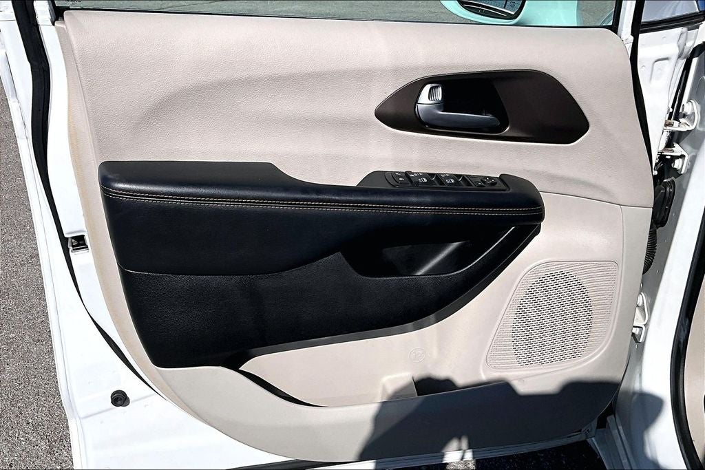 2017 Chrysler Pacifica Touring L Plus