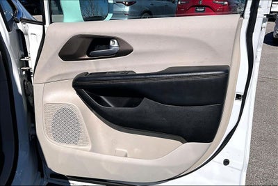 2017 Chrysler Pacifica Touring L Plus