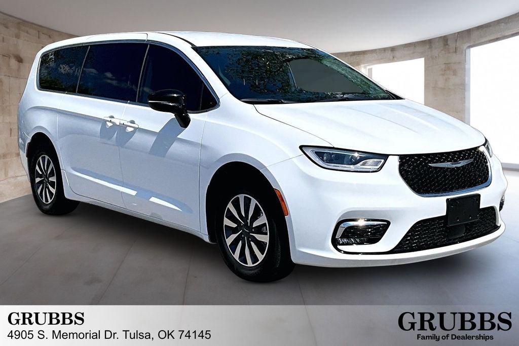2024 Chrysler Pacifica PHEV Select