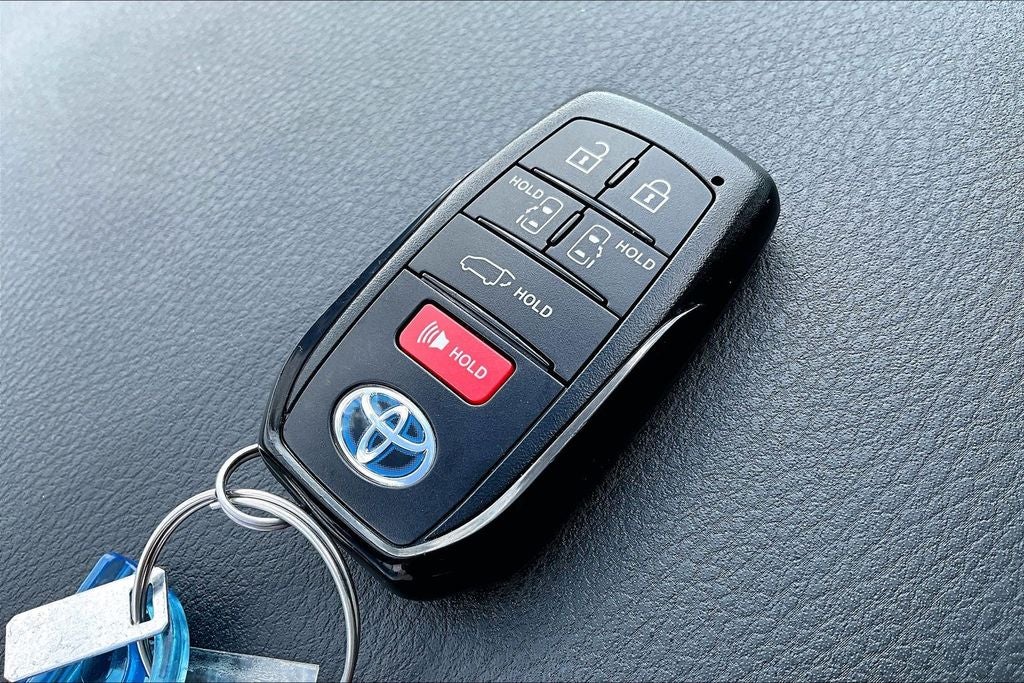 2025 Toyota Sienna Platinum 7 Passenger