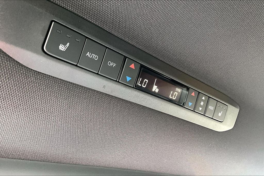 2025 Toyota Sienna Platinum 7 Passenger