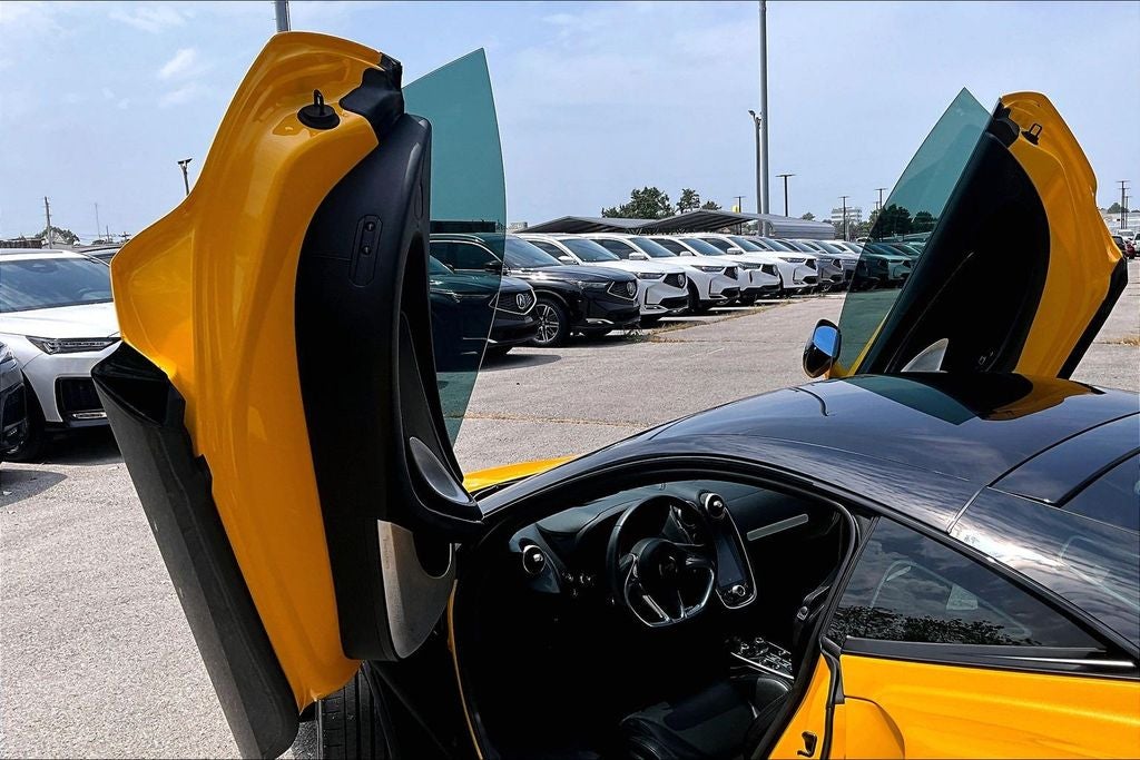 2023 McLaren GT Base