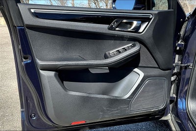 2022 Porsche Macan Base