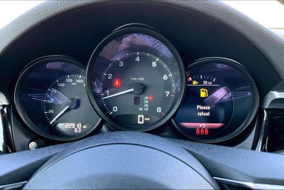 2022 Porsche Macan Base