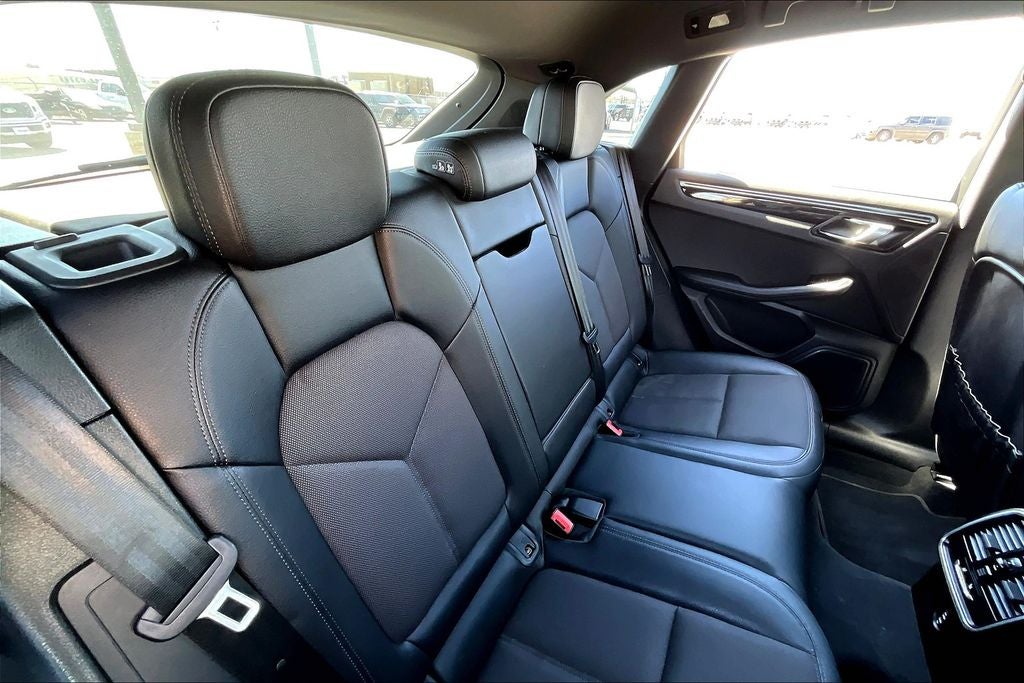 2022 Porsche Macan Base