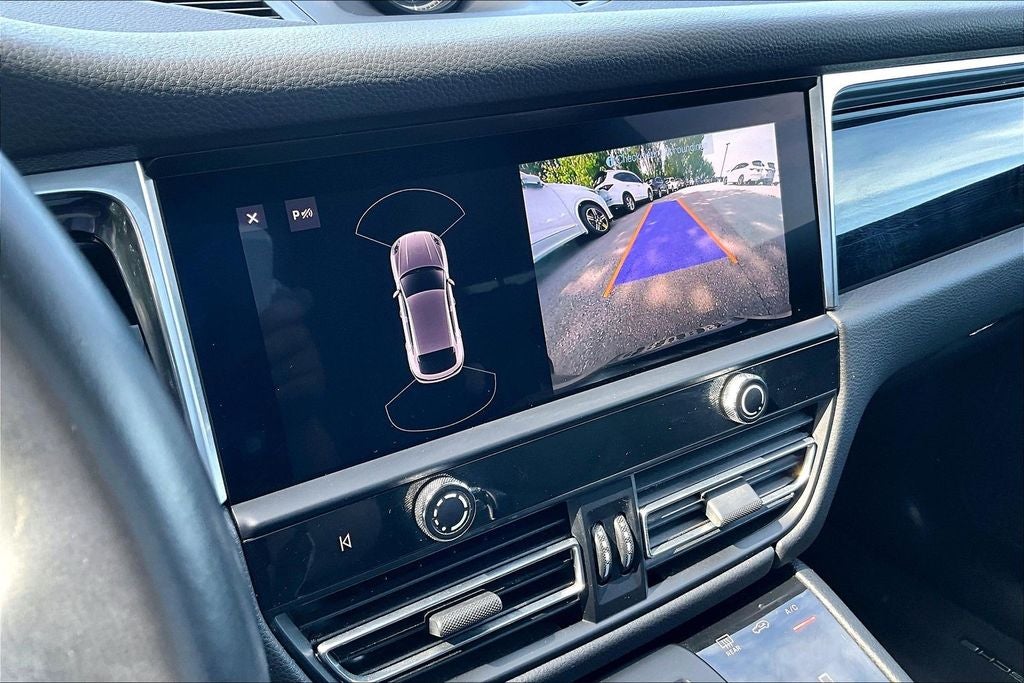 2022 Porsche Macan Base