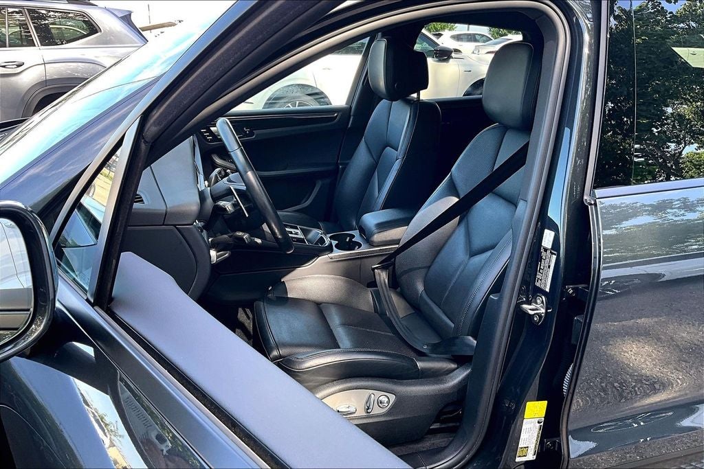 2022 Porsche Macan Base