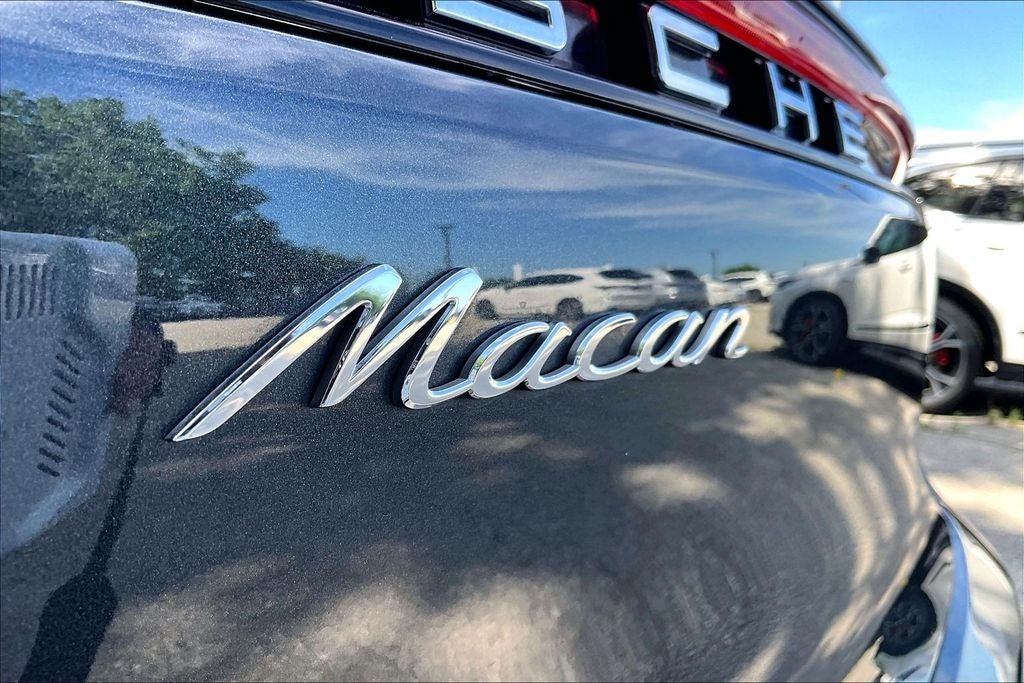 2022 Porsche Macan Base