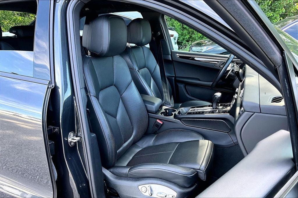 2022 Porsche Macan Base