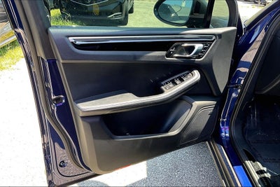 2023 Porsche Macan T