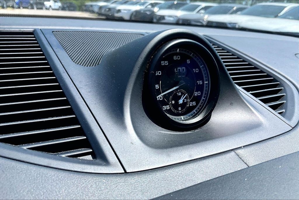 2023 Porsche Macan T