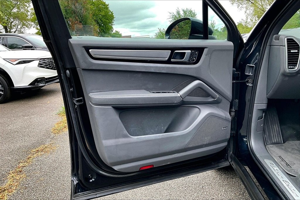 2023 Porsche Cayenne Platinum Edition