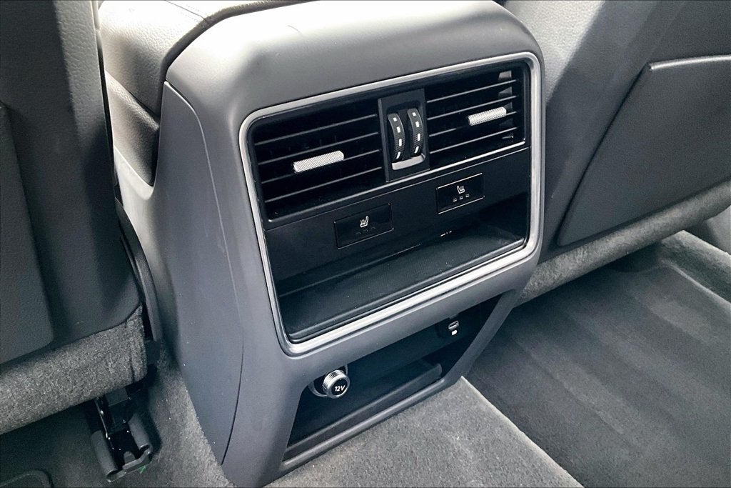 2023 Porsche Cayenne Platinum Edition
