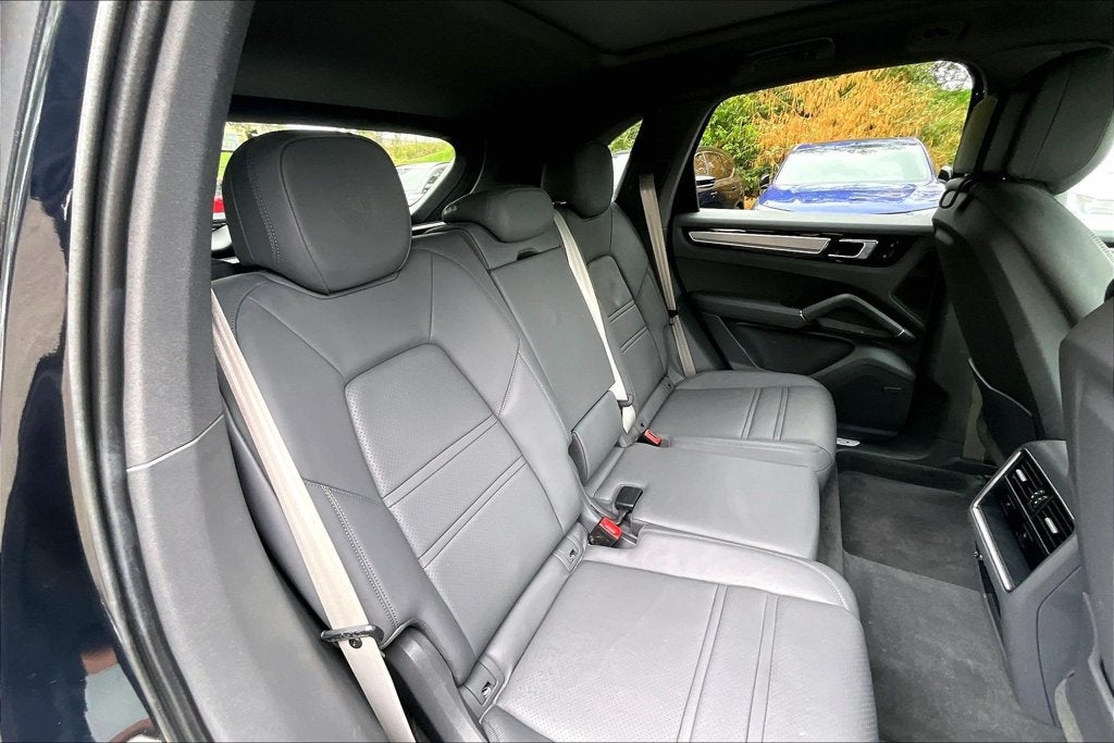 2023 Porsche Cayenne Platinum Edition