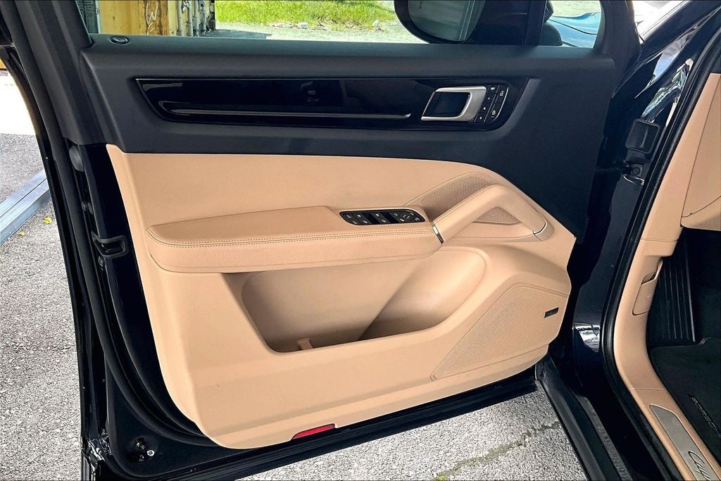 2022 Porsche Cayenne Platinum Edition