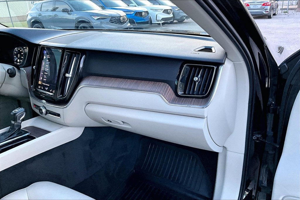 2021 Volvo XC60 T5 Momentum