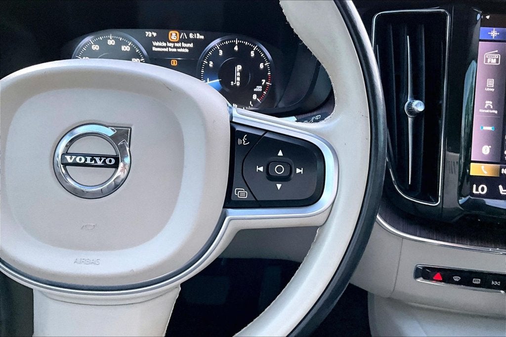 2021 Volvo XC60 T5 Momentum