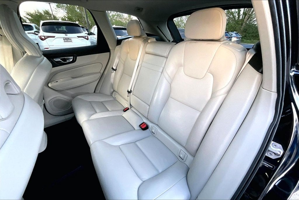 2021 Volvo XC60 T5 Momentum
