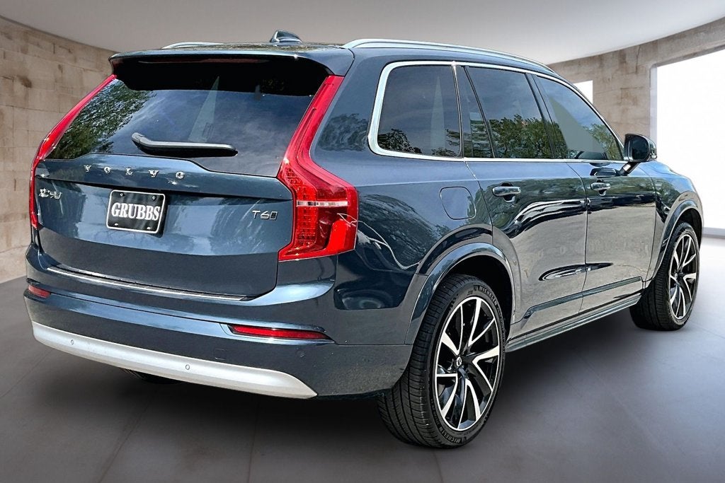 2022 Volvo XC90 T6 Momentum